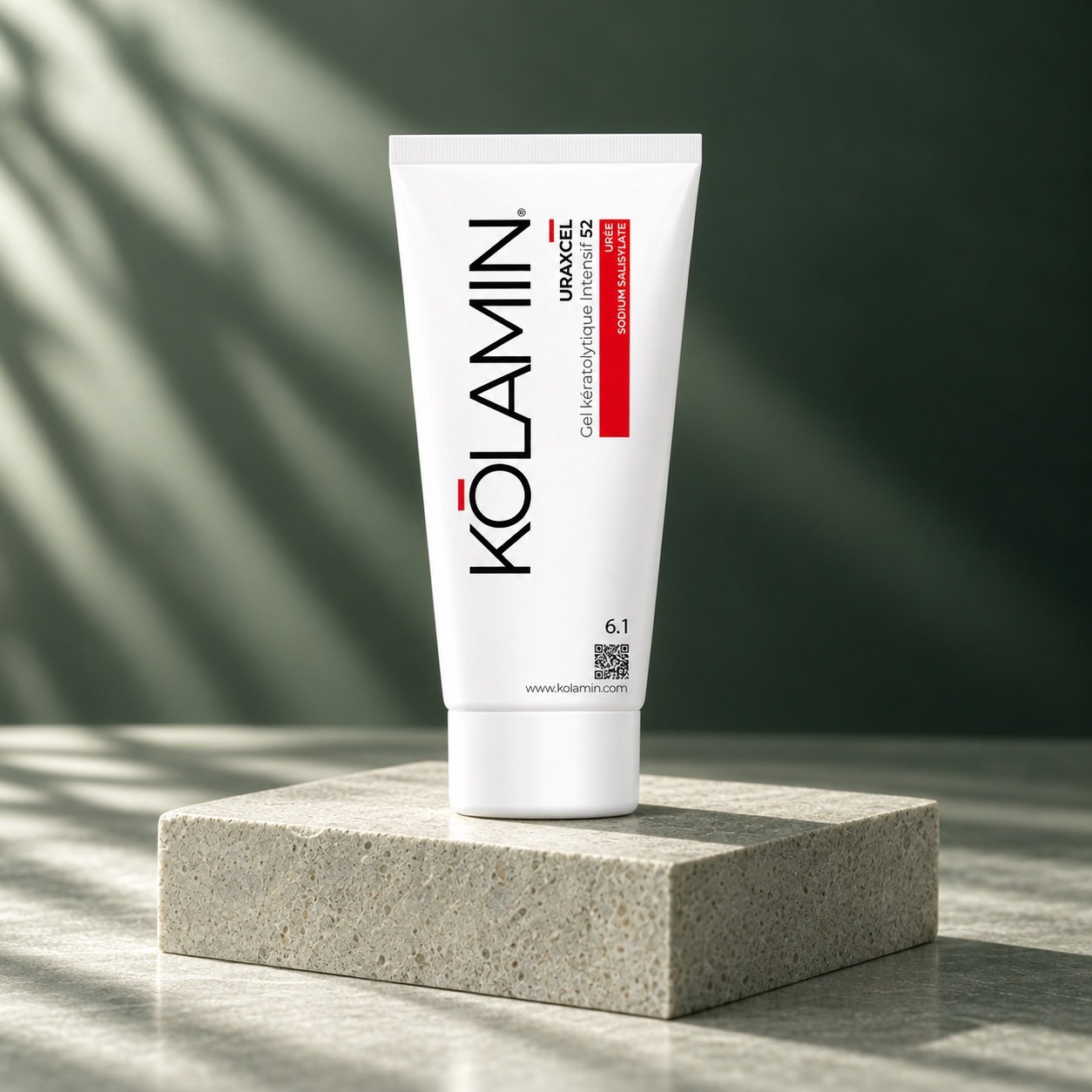 URAXCEL Gel Kératolytique Intensif 6.1 — mise en scène sur pierre claire